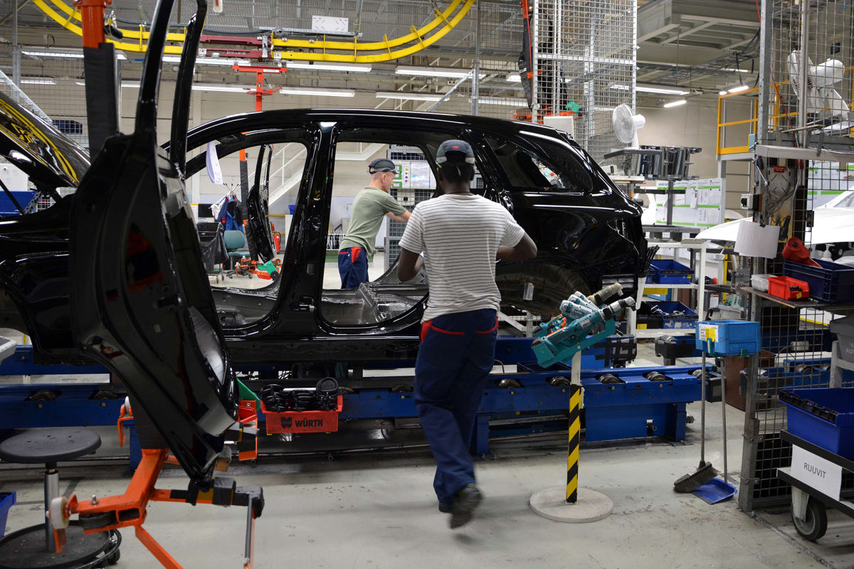 Autonrakennusta Uudenkaupungin autotehtaalla