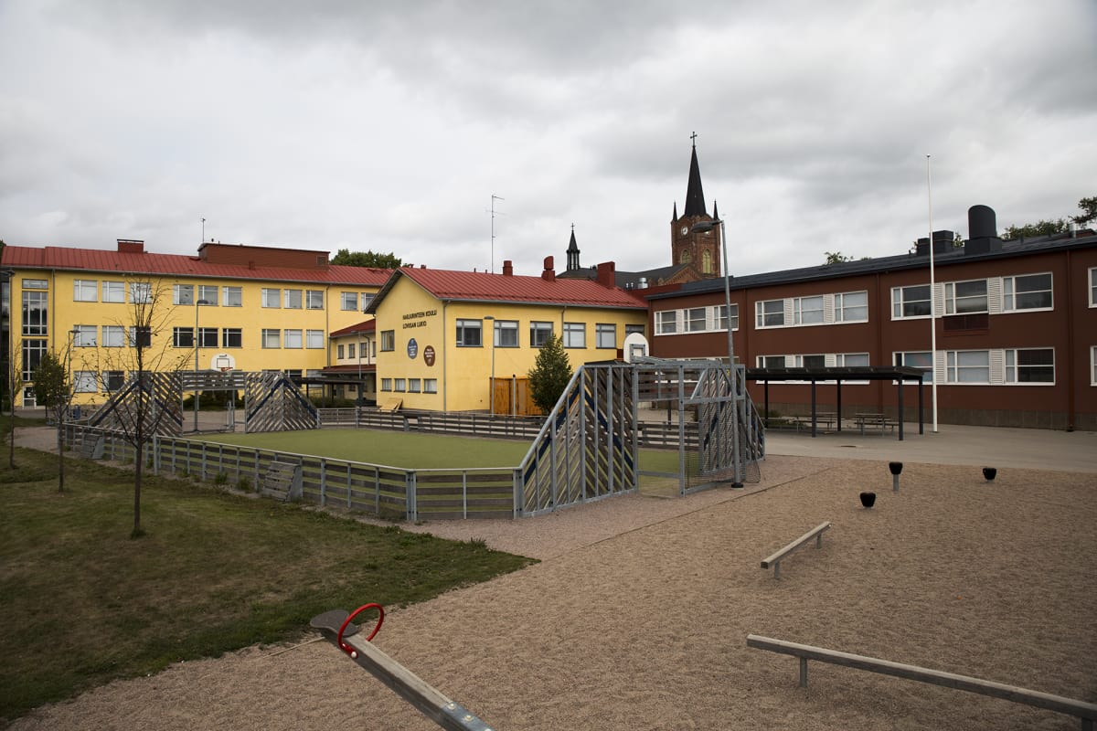 Lukiolaiset ja yläkoululaiset ovat käyttäneet pääasiassa Harjurinteen koulun vanhaa puolta.