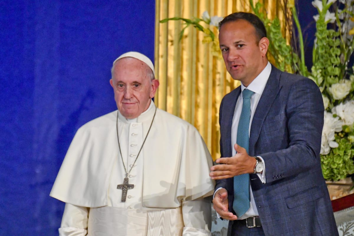 Paavi Franciscus tapasi Irlannin pääministerin Leo Varadkarin Dublinissa lauantaina.