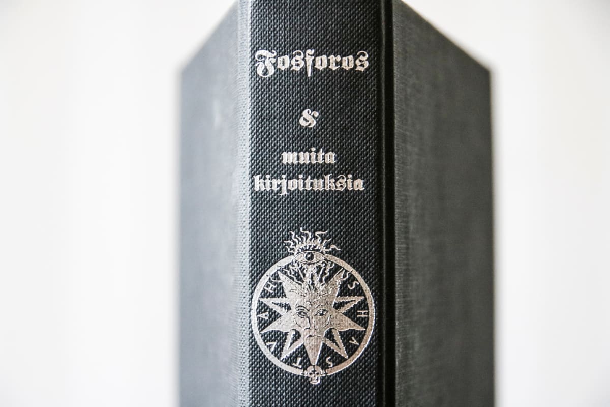 Fosforos-niminen Azazelin tähteä koskeva kirja.