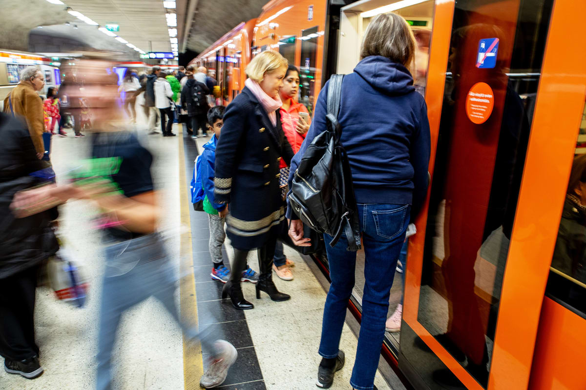 Metroon menossa.