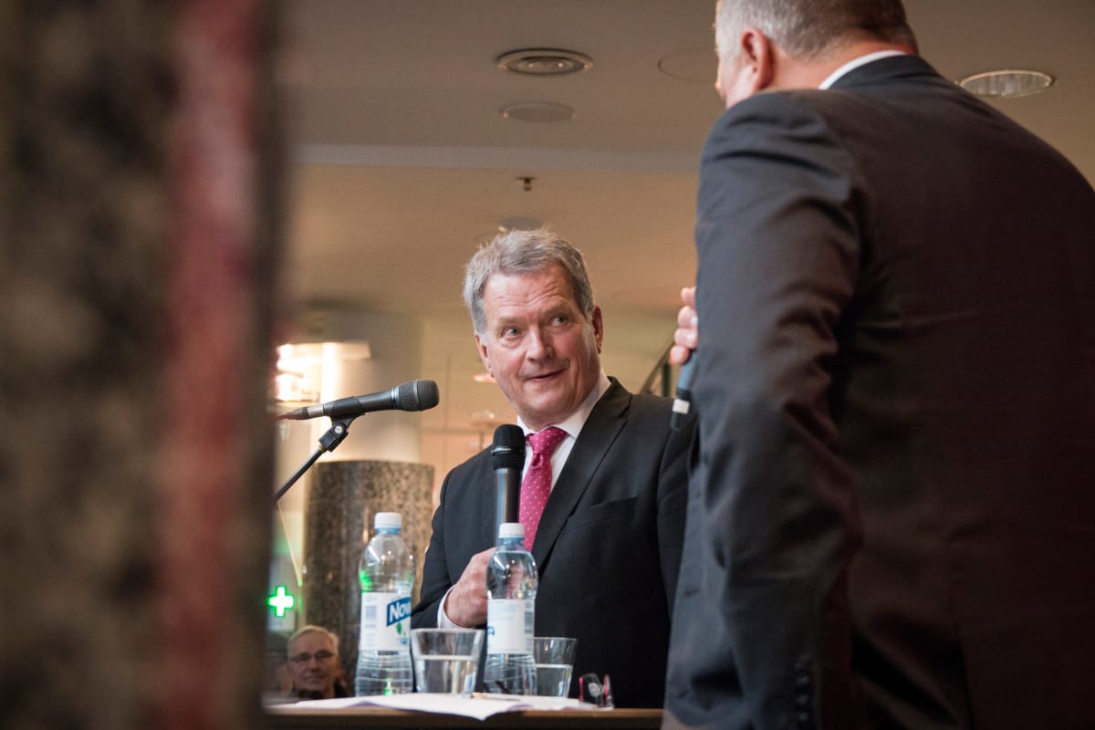 Lapin Kansan päätoimittaja Antti Kokkonen haastatteli presidenttiä yleisötilaisuudessa.