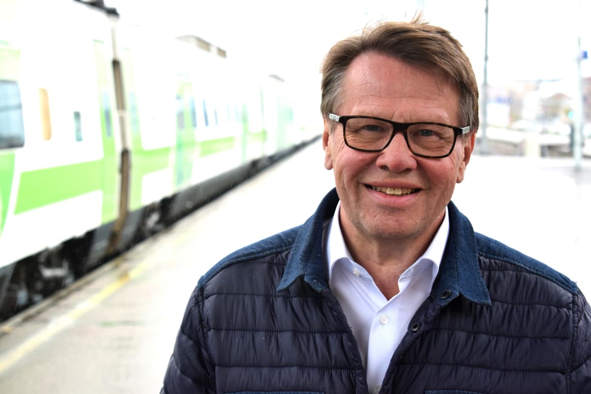 Kari Häkämies Turun asemalla.