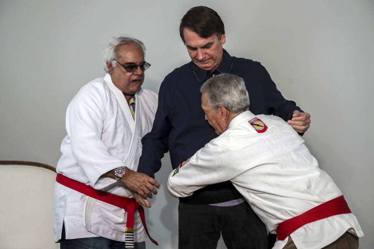 Jair Bolsonaro saa ylleen mustan vyön