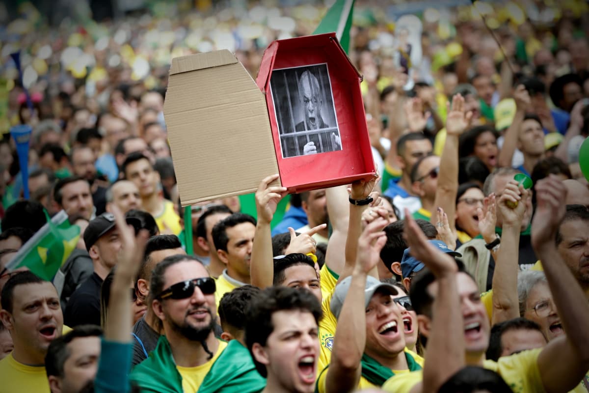 Jair Bolsonaron kannattajia mielenosoituksessa
