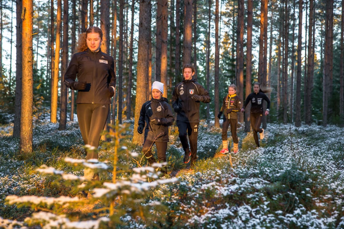 Katajalaakson lapset harrastavat kestävyysjuoksua.