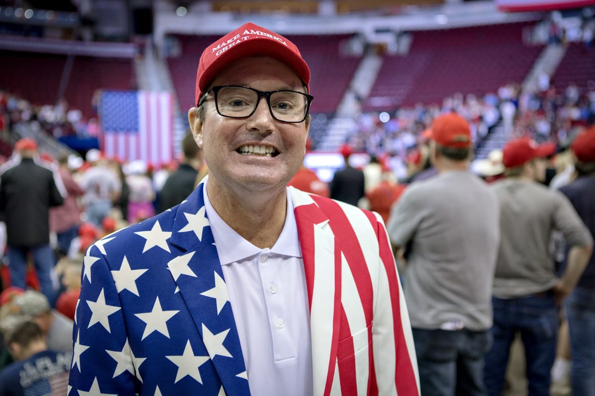 Bob Killinger sanoo rakastavansa presidentti Trumpia.