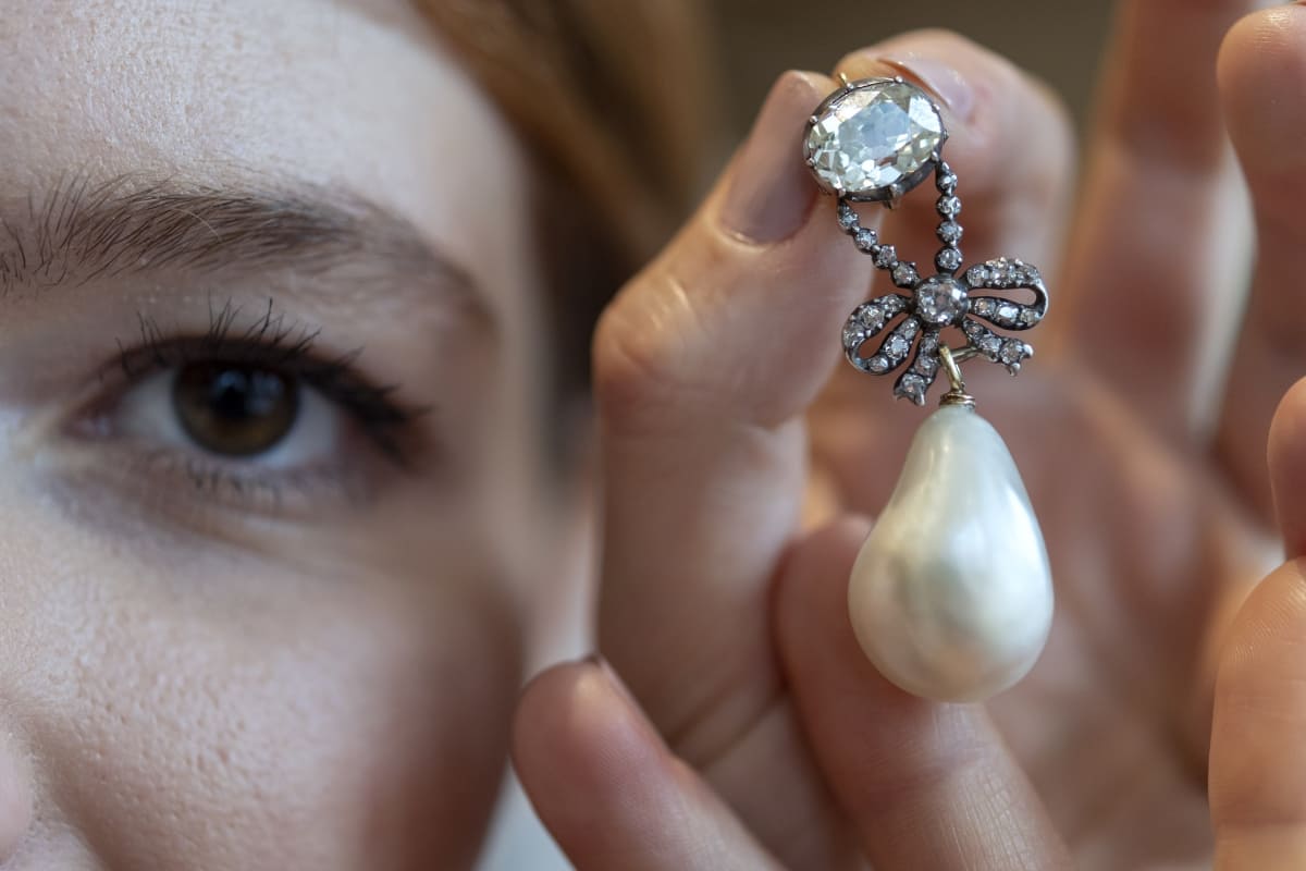 Huutokauppakamari Sothebyssä oli myytävänä oli kymmenen Marie Antoinettelle kuulunutta korua, joiden yhteishinnaksi tuli yli 47 miljoonaa euroa.