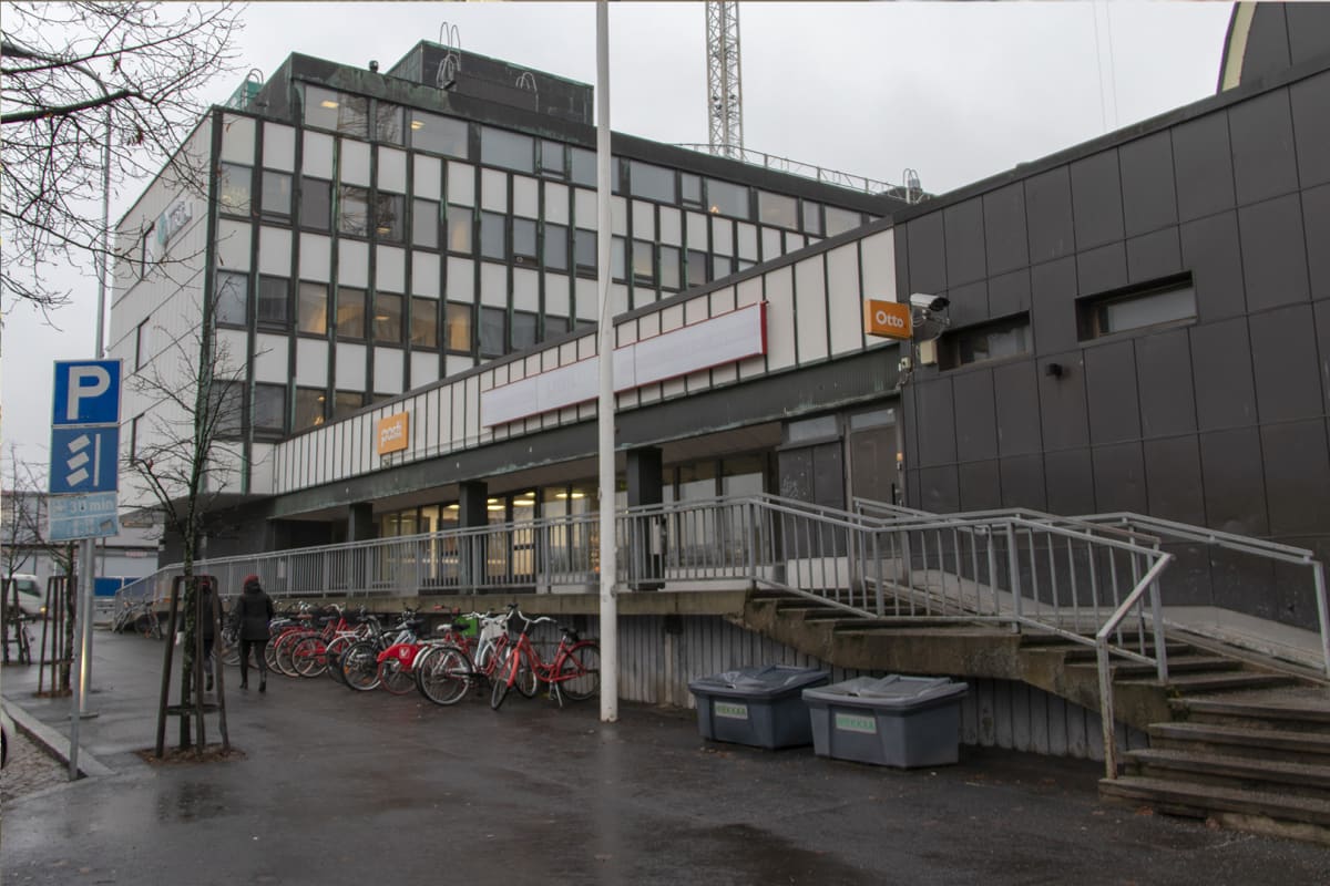 Postiaukiolla sijaitseva Oulun Pääposti avattiin vuonna 1963.