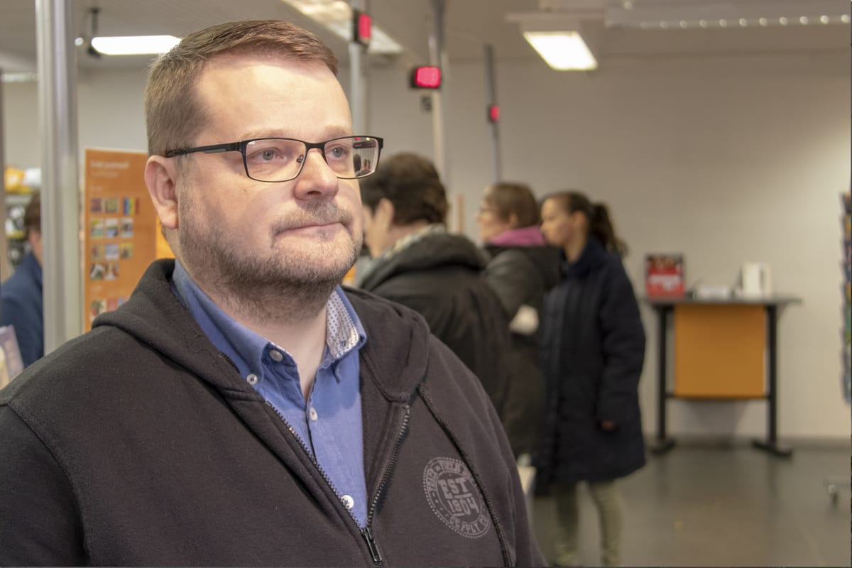 Pääluottamusmies Martti Määttä on itsekin pitkän linjan postilaisia.