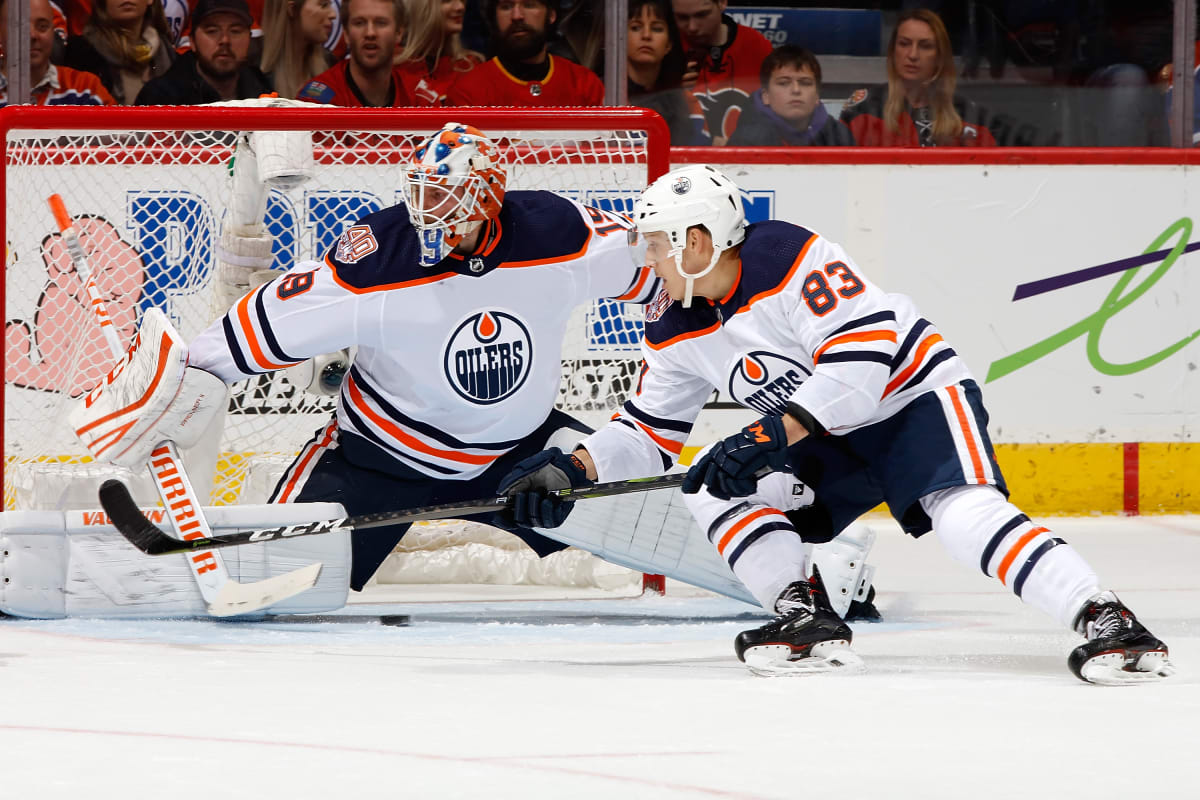 Mikko Koskinen torjuu Edmontonin maalilla 2018