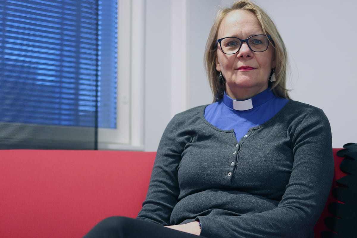 Mono Kuoppala kertoo, että paikkakunnalla viime kesän ja syksyn aikana tapahtuneet seksuaalirikosepäilyt ovat nousseet pintaan monissa keskusteluissa, joita hän on viime aikoina nuorten kanssa käynyt.