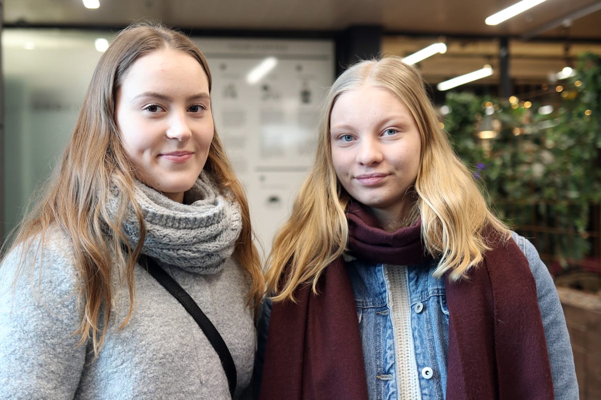 Sekä oululainen Saara Kokko, 15, että kempeleläinen Liila Kinnunen, 15, kokevat, että Oulu on edelleen turvallinen paikka nuorelle naiselle.