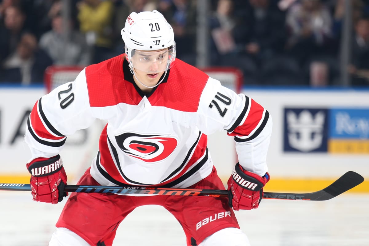 Sebastian Aho lähikuvassa.