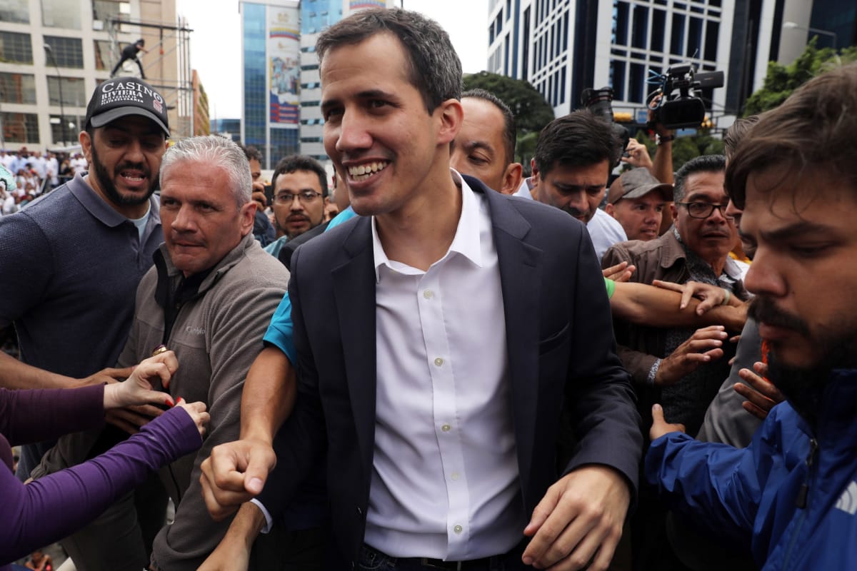 Venezuelan parlamentin puhemies Juan Guaido julistautui 23. tammikuuta 2019 maan virkaa toimittavaksi presidentiksi.