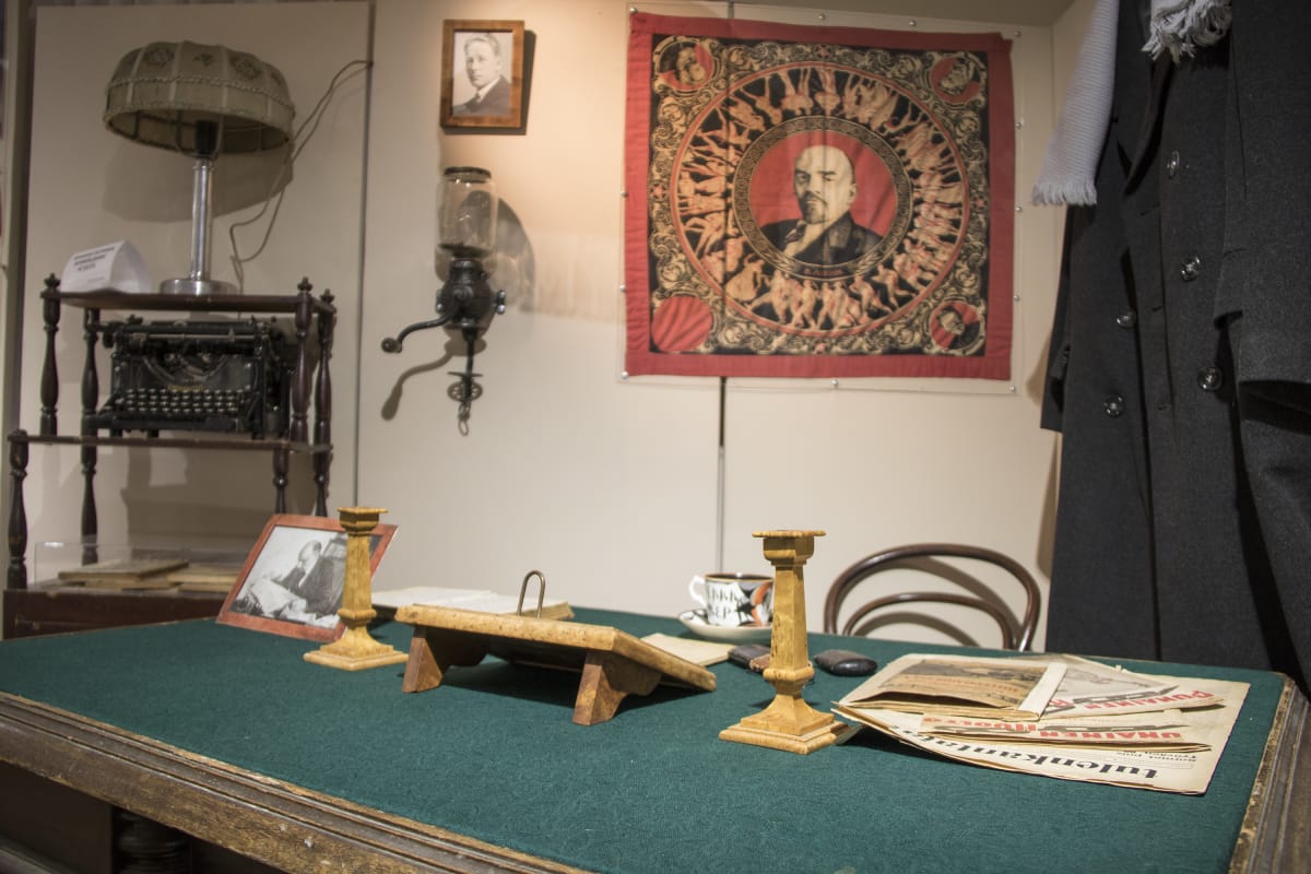 Edward Gyllingin työpöytä Karjalan kansallismuseon näyttelyssä