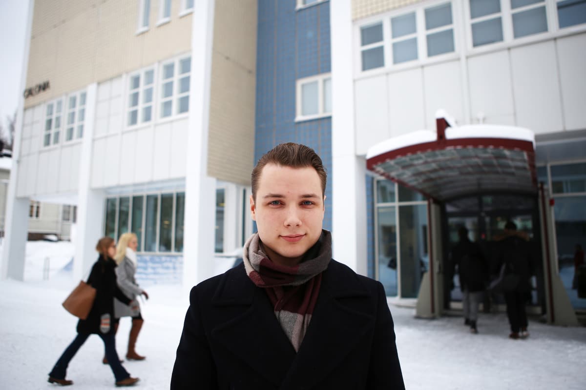 Opiskelija Casper Väliaho kampuksella
