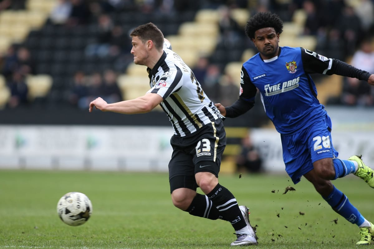 Filip Valencic Notts Countyn paidassa.