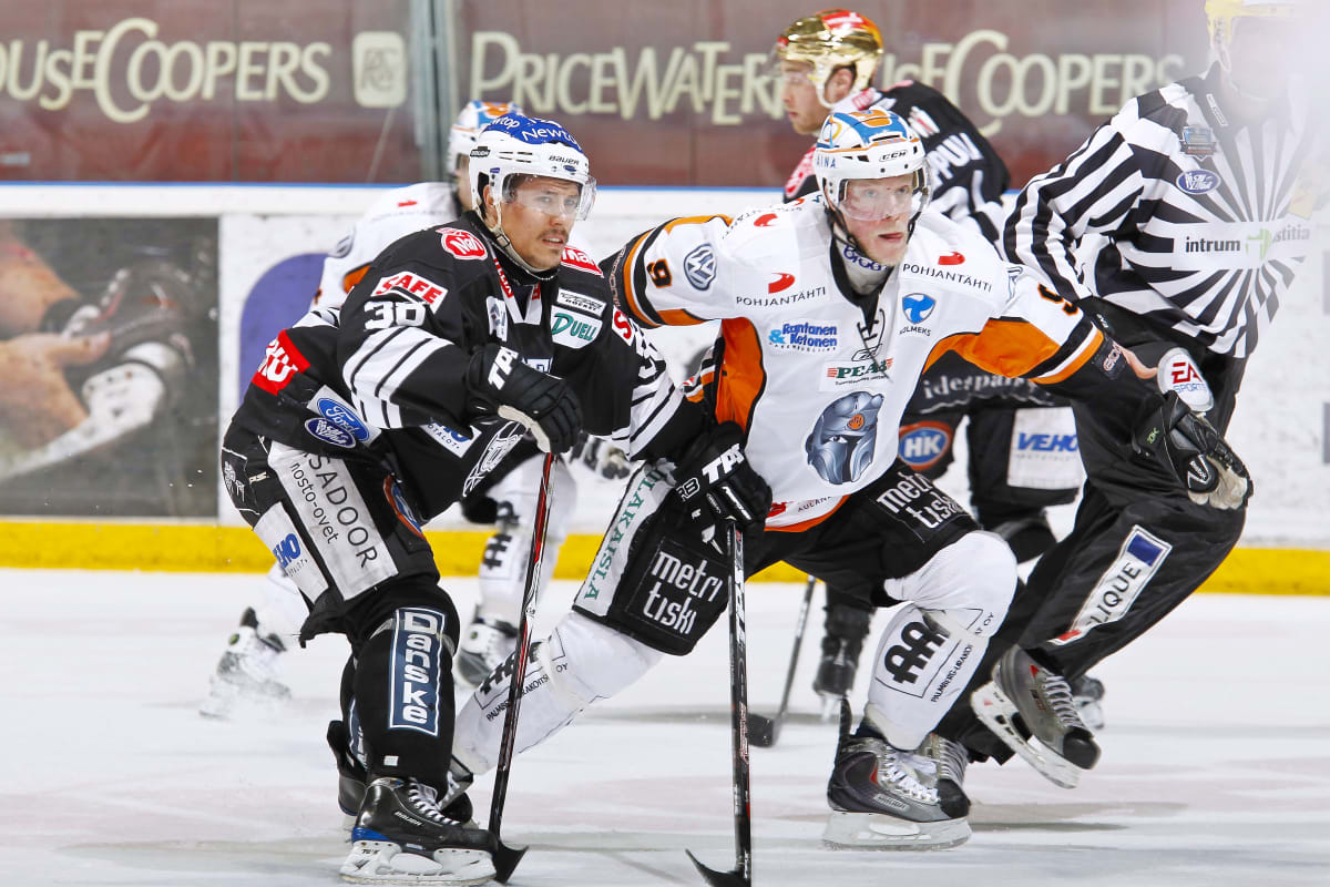Jyrki Louhi väänsi SM-liigan finaaleissa HPK-nutussa vielä keväällä 2010.