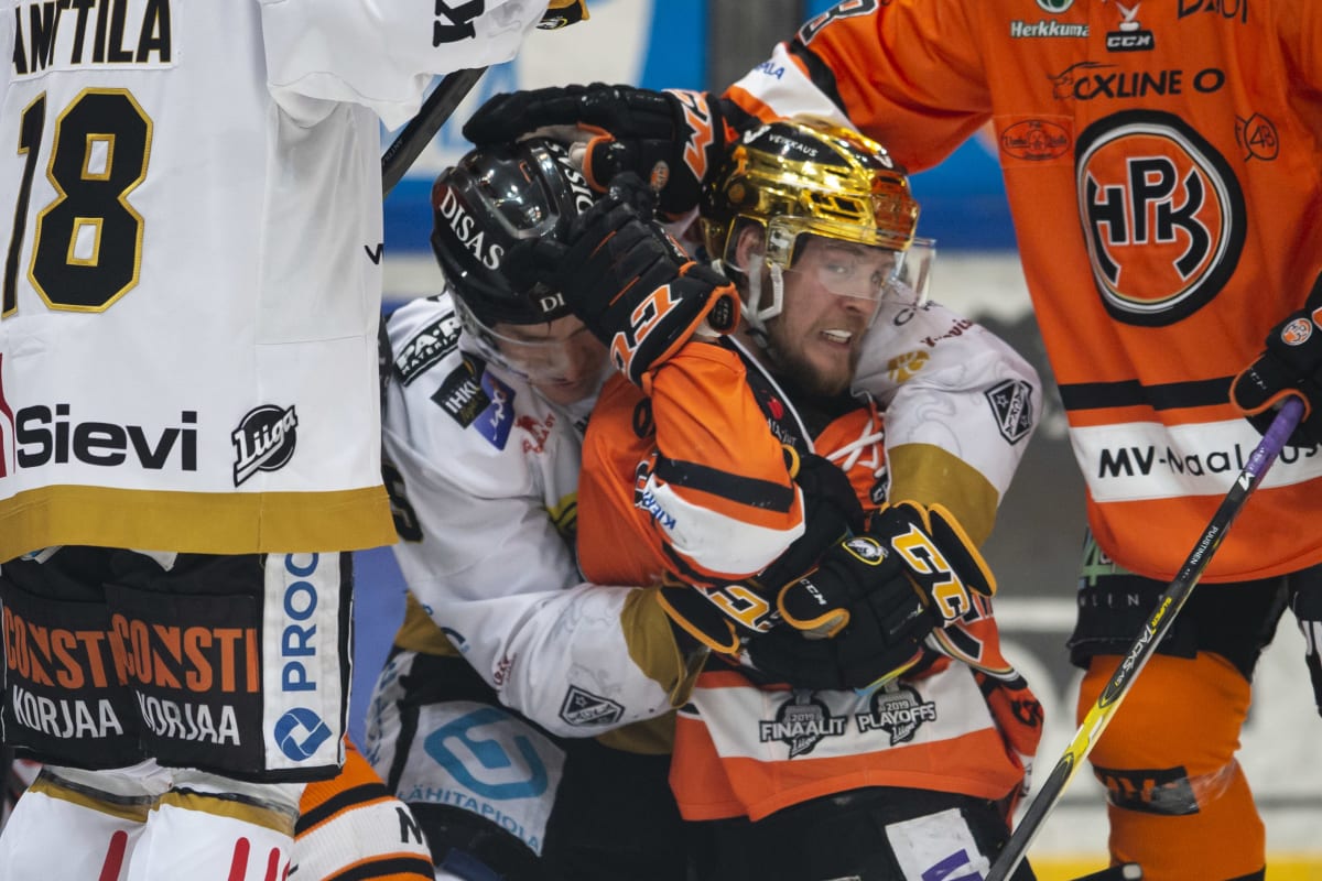 Teemu Turunen (HPK) Kärppien puristuksessa