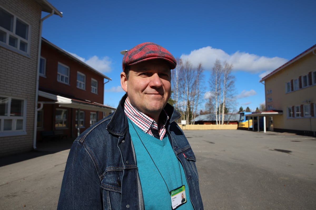 Ylikylän koulun rehtori Petri Mäkelä