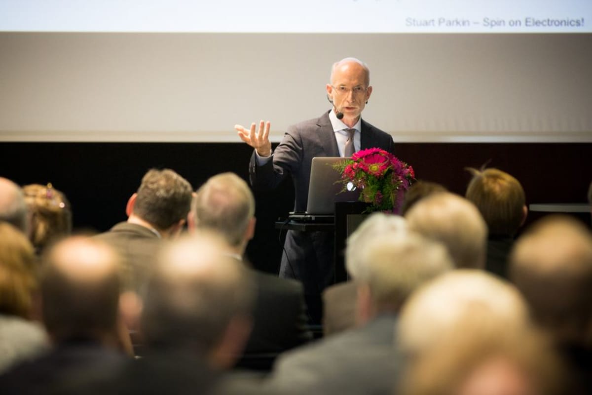 Professori Stuart Parkin puhuu Tampereella Teknologiapäivillä 22.10.2015
