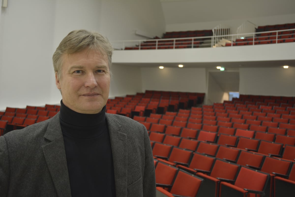 Lahden konservatorion rehtori Eero Pulkkinen pitää salin akustiikkaa erinomaisena.