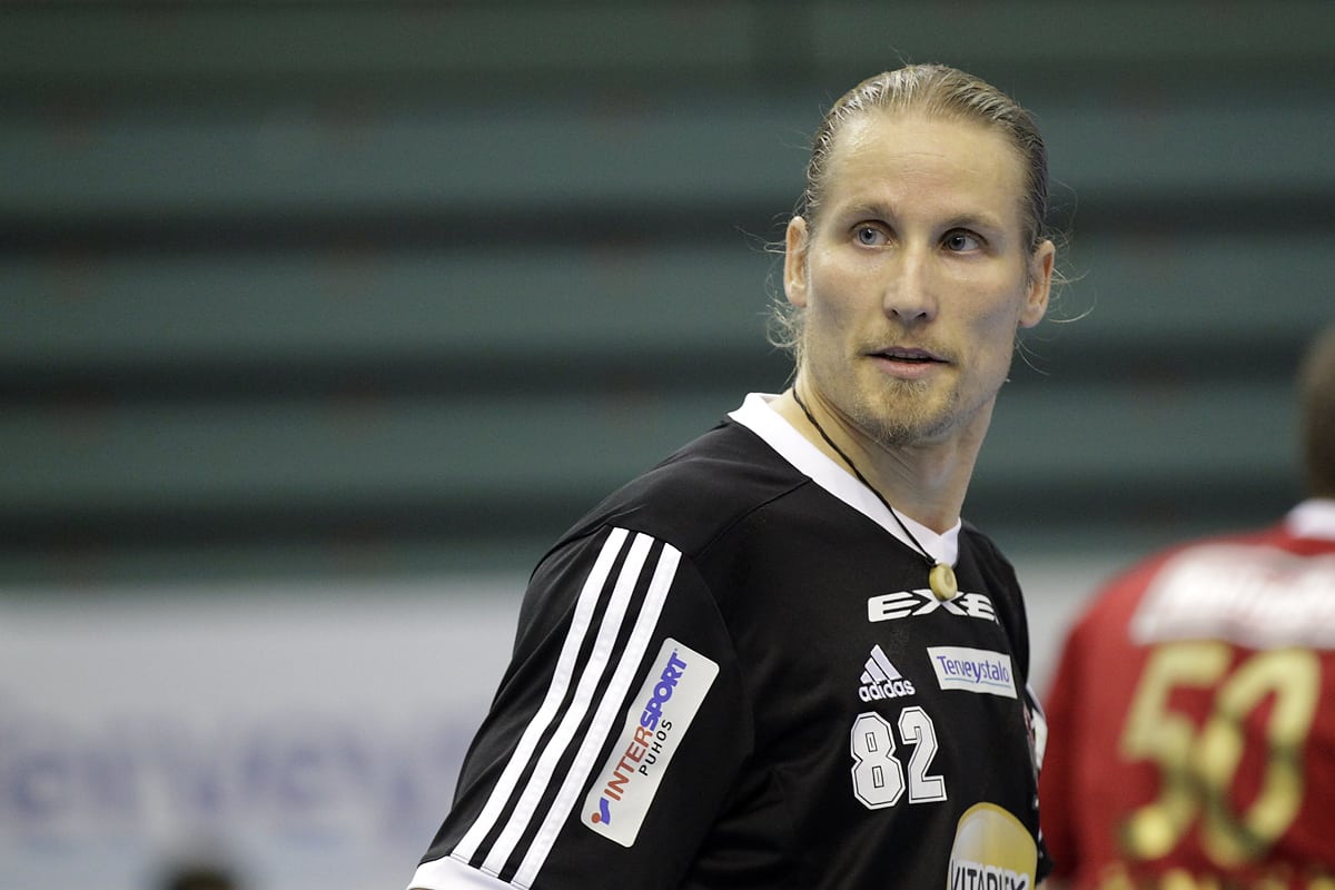 Mikael Järvi kaukalossa