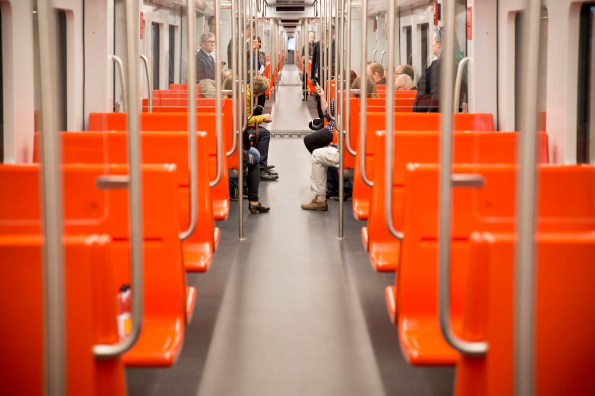 M300 metrojunan käytävä.
