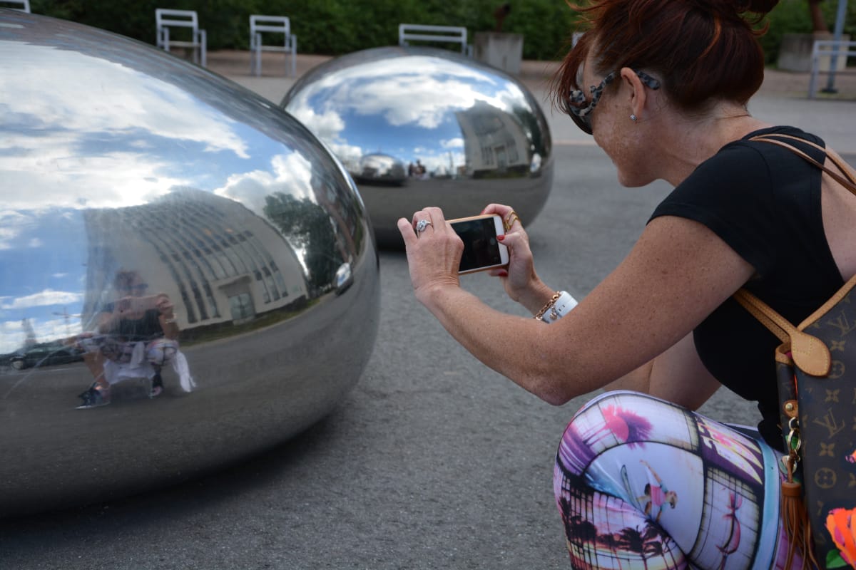 Helmet ja turisti Turussa