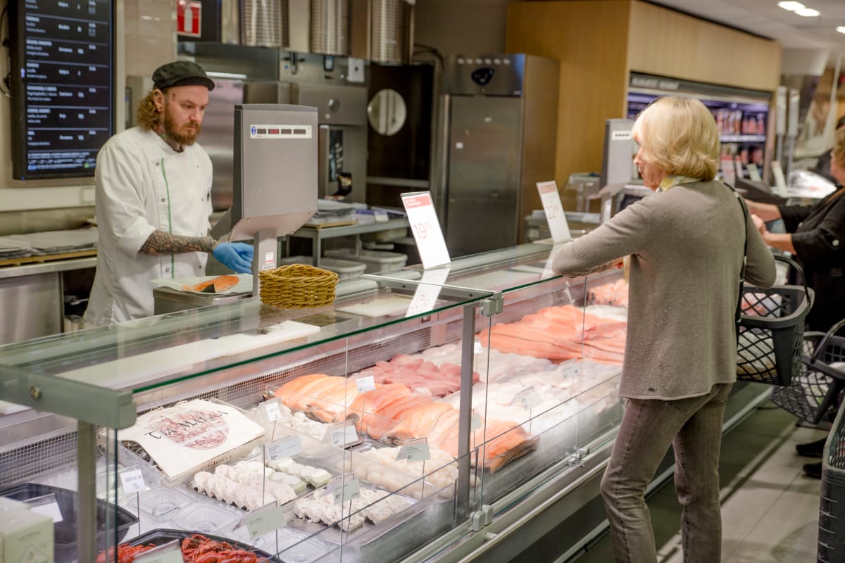 Helsingin Stockmannin herkun kalatiski.