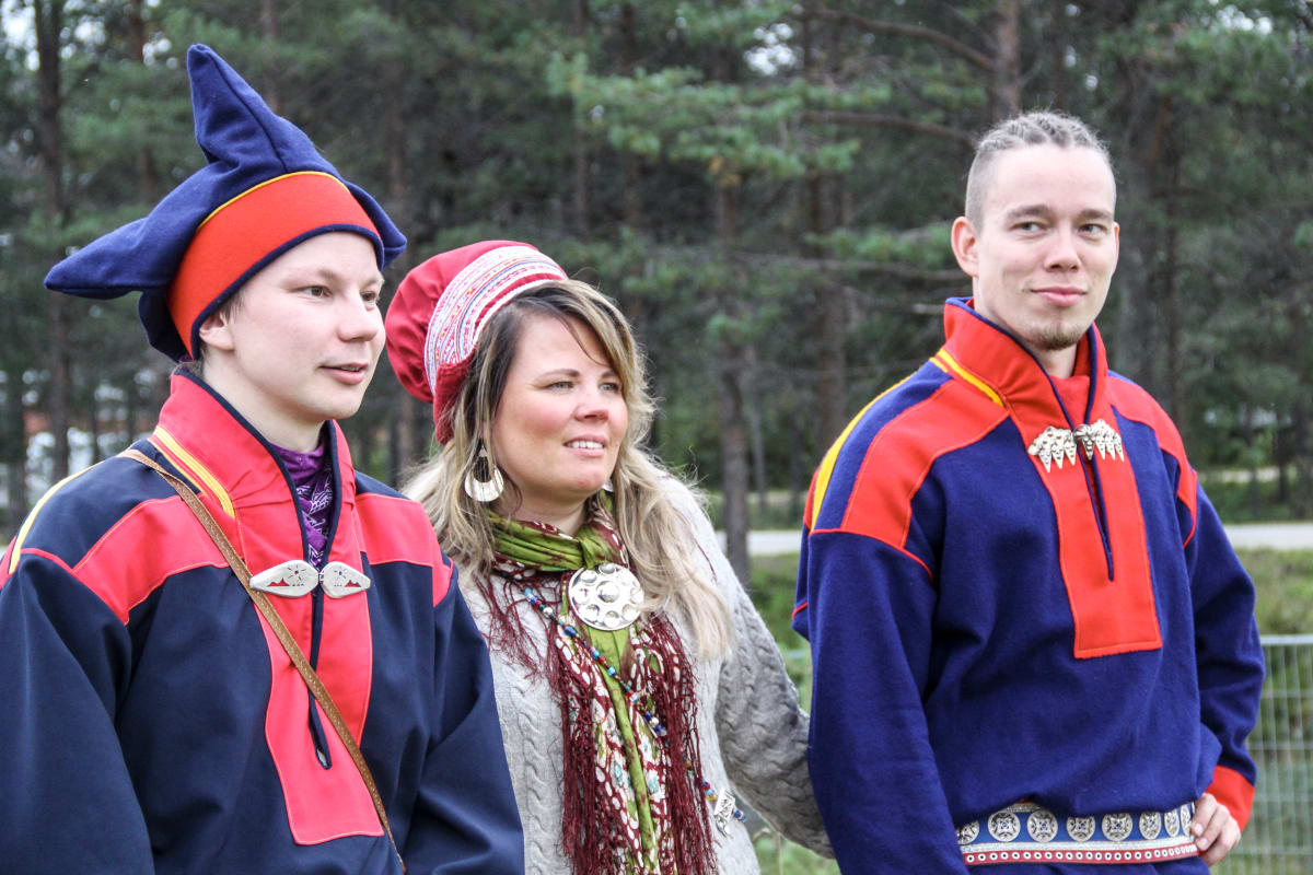 Niilas Holmberg, Petra Magga-Vars ja Ailu Valle.