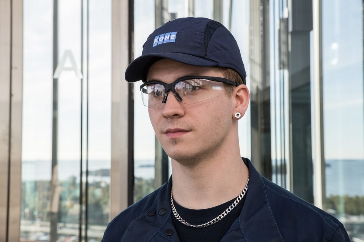 Hissiasentajaksi opiskeleva Kristian Forsström.
