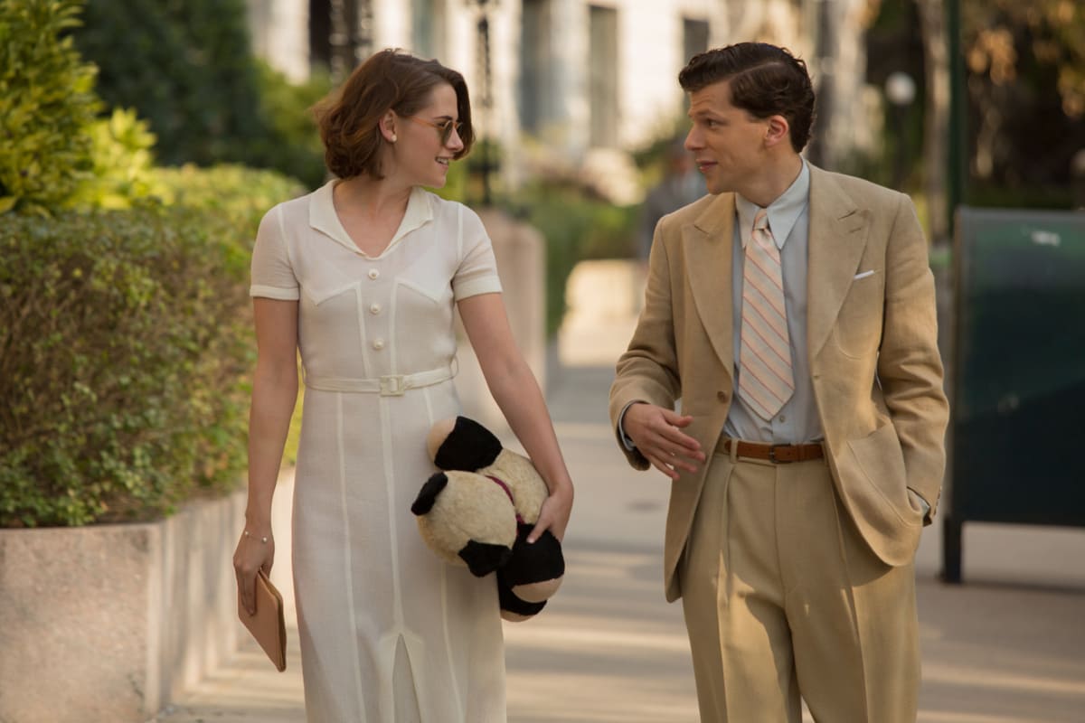 Kristen Stewart ja Jesse Eisenberg elokuvassa Cafe Society.