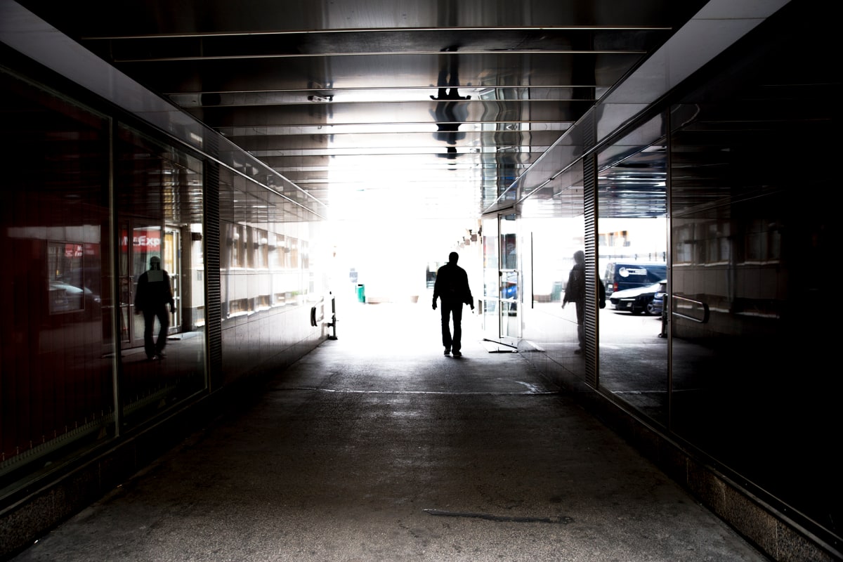 anonyymi henkilö porttikongissa
