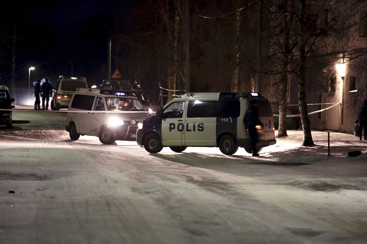 Poliisi on sulkenut liikenteen.