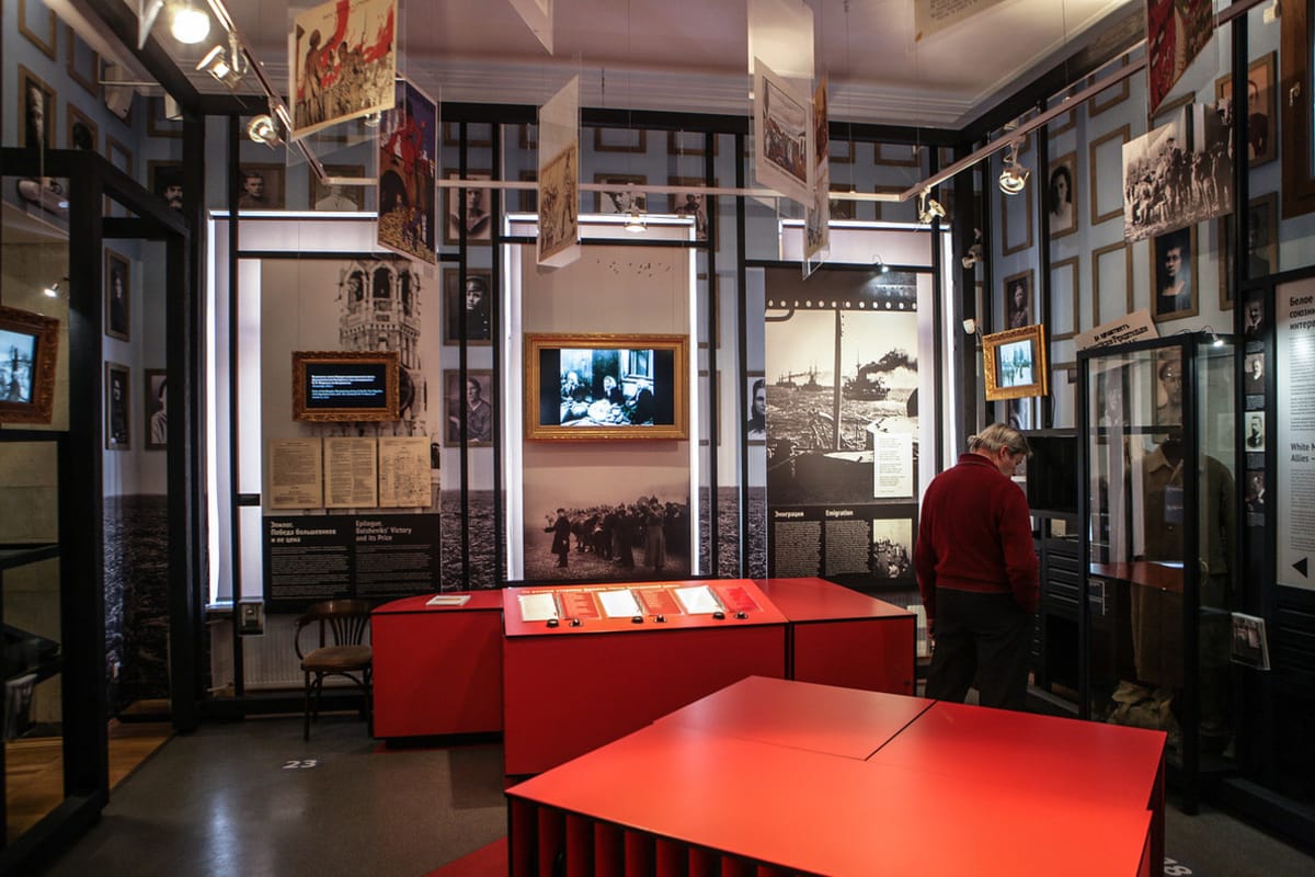 Poliittisen historian museo esittelee vallankumouksen satavuotista historiaa uudessa näyttelyssä helmikuussa 2017.