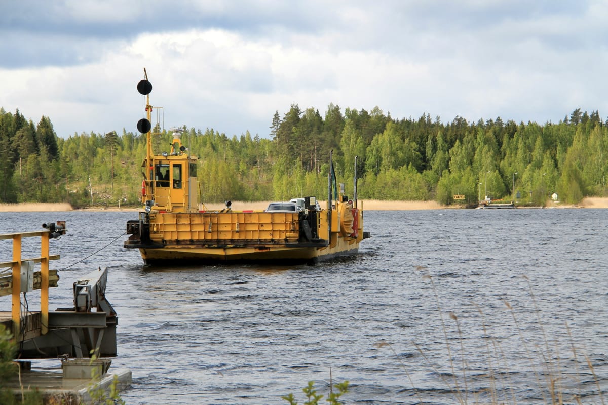 Lossi suuntaa mantereelle.