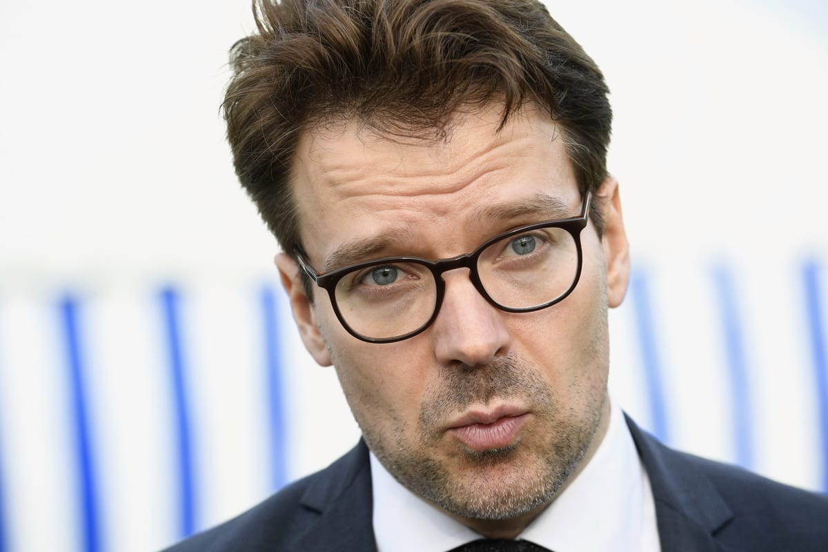 Vihreiden puheenjohtaja Ville Niinistö Kultaranta-keskustelutilaisuudessa presidentin kesäasunnolla Naantalin Kultarannassa 11. kesäkuuta