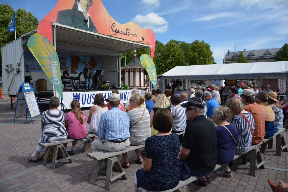 Crusell-viikon Päivän Puhallus -konsertti Uudenkaupungin torilla.