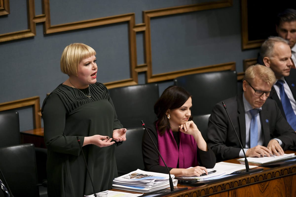 Eduskunnan suullinen kyselytunti SOTE-laista, Annika Saarikko puhuu.