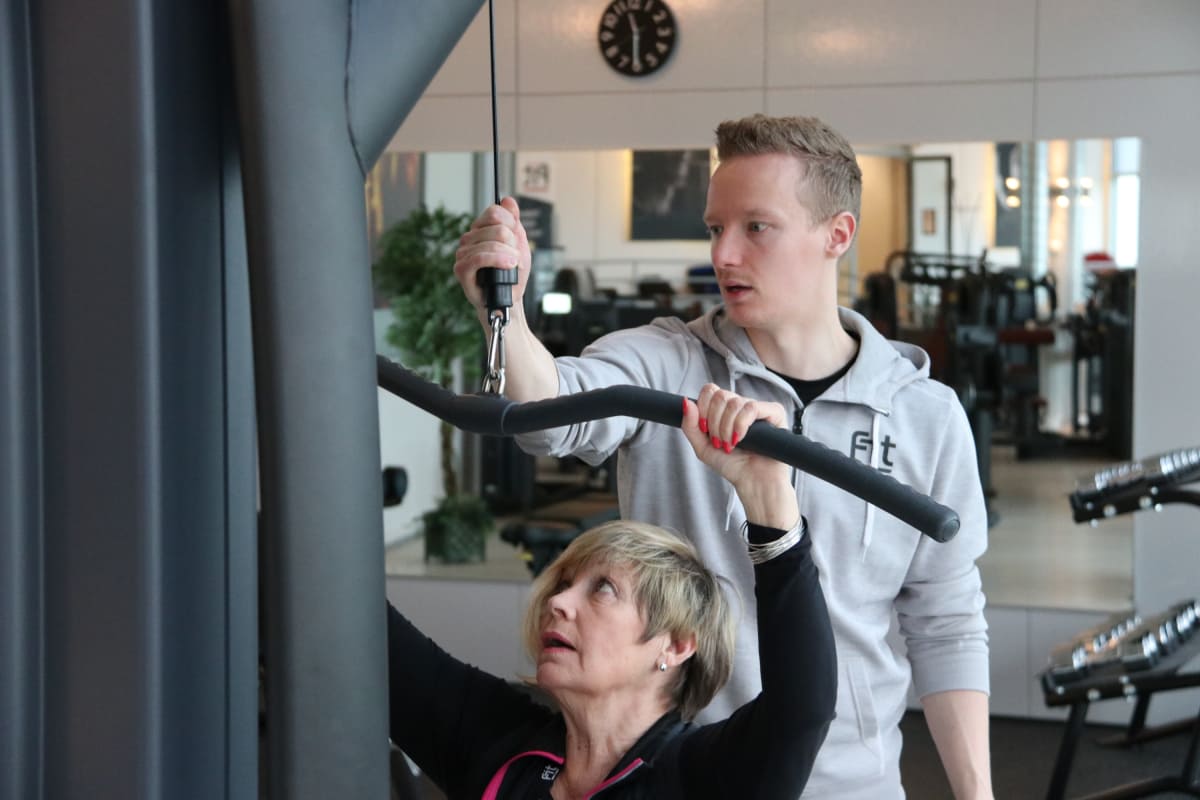 Maltti, opastus ja yhdessä tekeminen takaavat kuntosaliohjaaja Sakari Kiljanderin mukaan mielekkään kuntosaliharjoittelun.