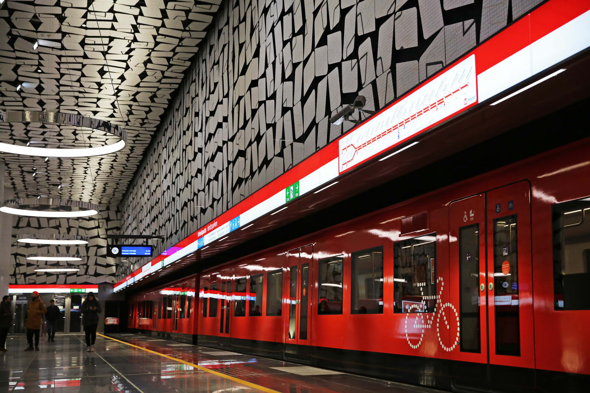 Urheilupuiston metroasema.