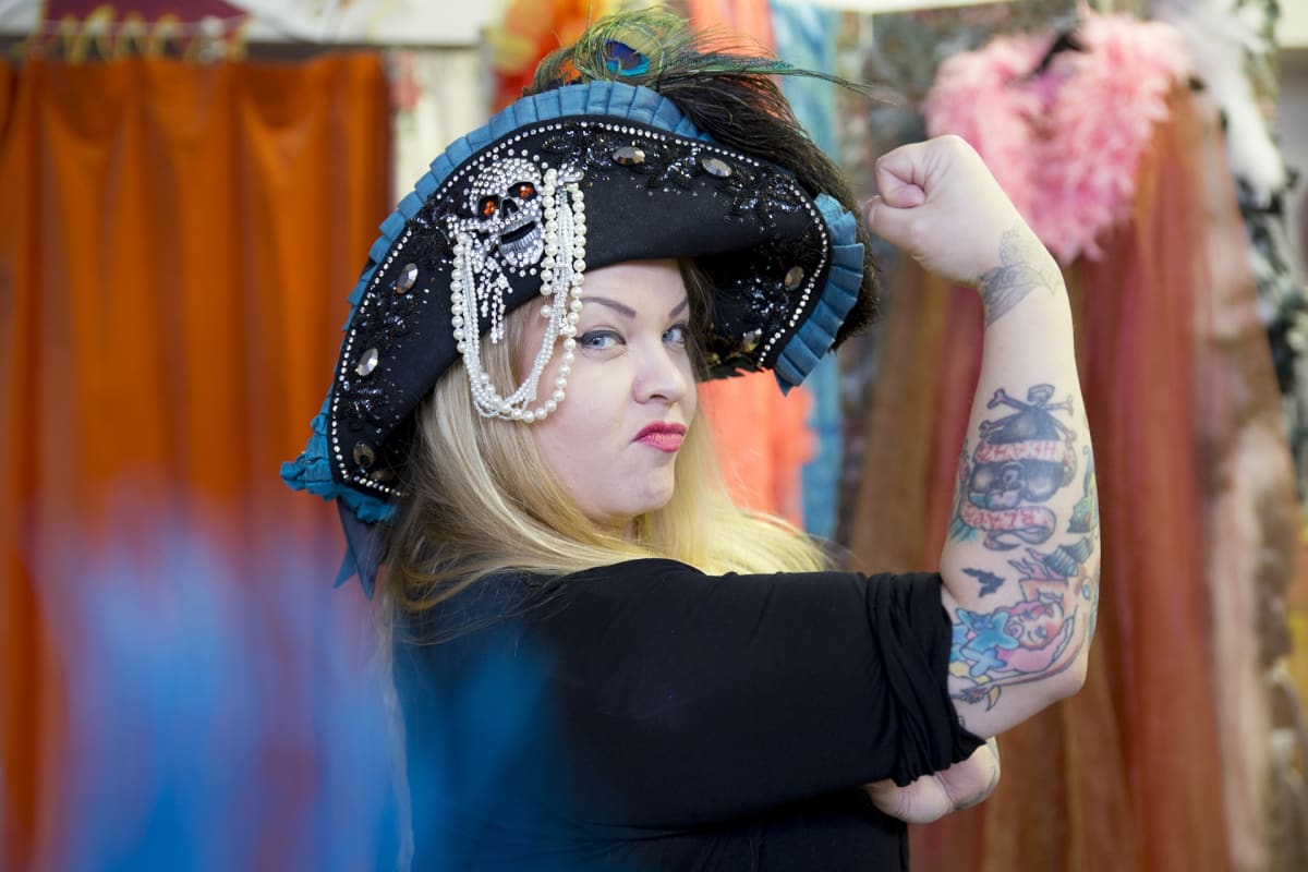 Bettie Blackheart, burleski