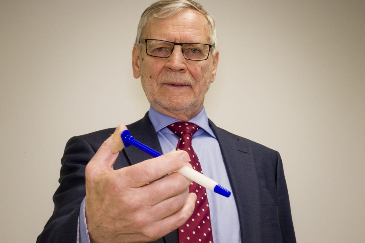 Toimitusjohtaja Pekka Jalovaara on kehittänyt pitkään poronluuhun perustuvaa luunkorviketta.
