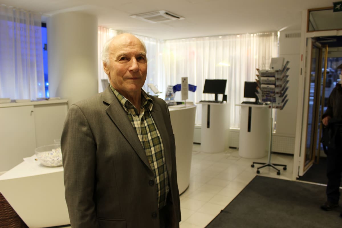 Arvi Hagelin ajoi Utsjoen Nuvvuksesta Helsinkiin osallistuakseen seminaariin Tenojoen kalastussopimuksesta.