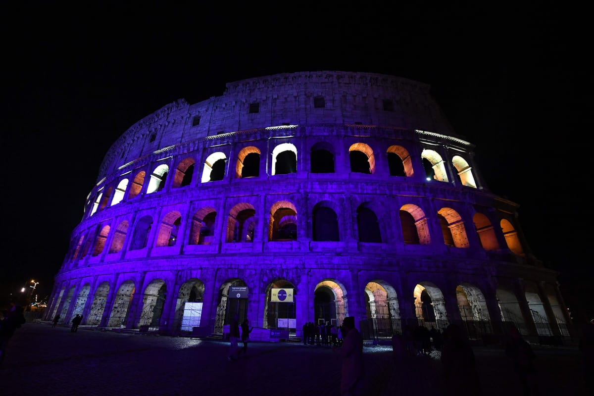 Colosseum sinisessä valossa.