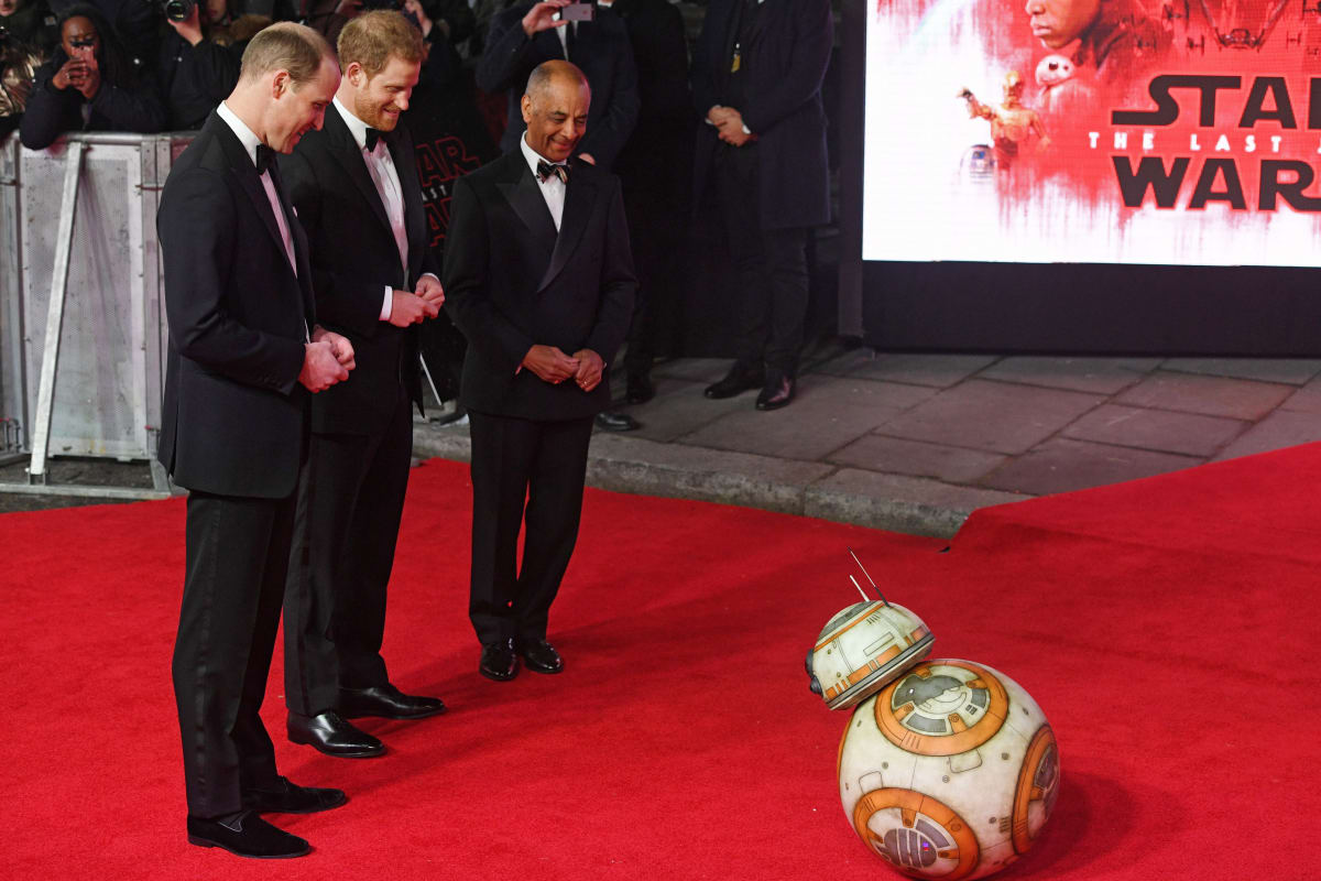 Britannian prinssit William ja Harry Star Wars: The Last Jedi -elokuvan Euroopan ensi-illassa Lontoossa 12. joulukuuta.