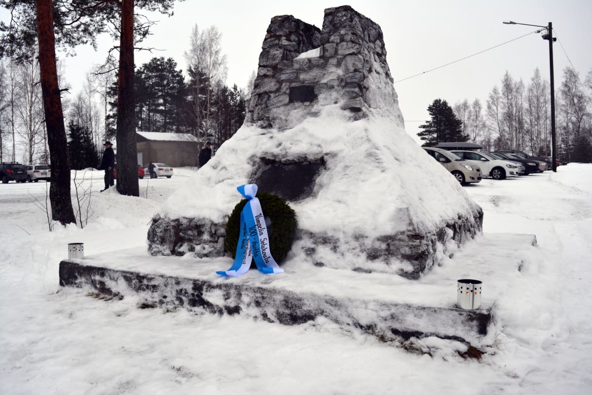 Arkkitehti Markku Stenmanin suunnittelema vartiomuistomerkki Vimpelissä