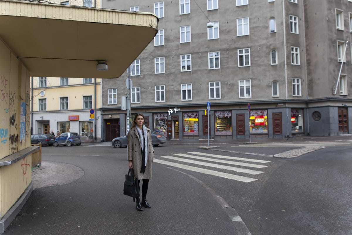 28-vuotias Katja Onkamo kotikulmillaan Kampissa.